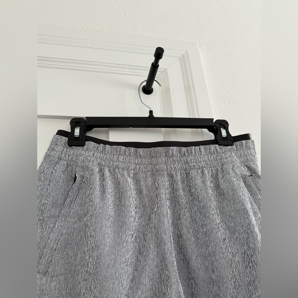 Athleta NWT black + white micro stripe (looks grey) echo high waisted shorts - Picture 9 of 13